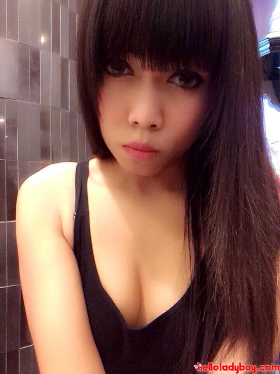 Yummy Yammy's Solo Compilation: A Sizzling Showcase of Sexy Shemale Goodness! - 