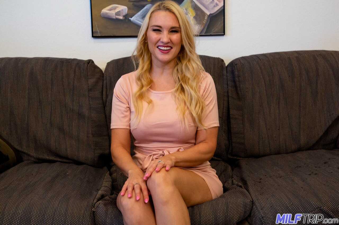 Mom's POV: Glorious MILF Julia Robbie Cums on Your Face with Her Hot Cum! - Julia Robbie