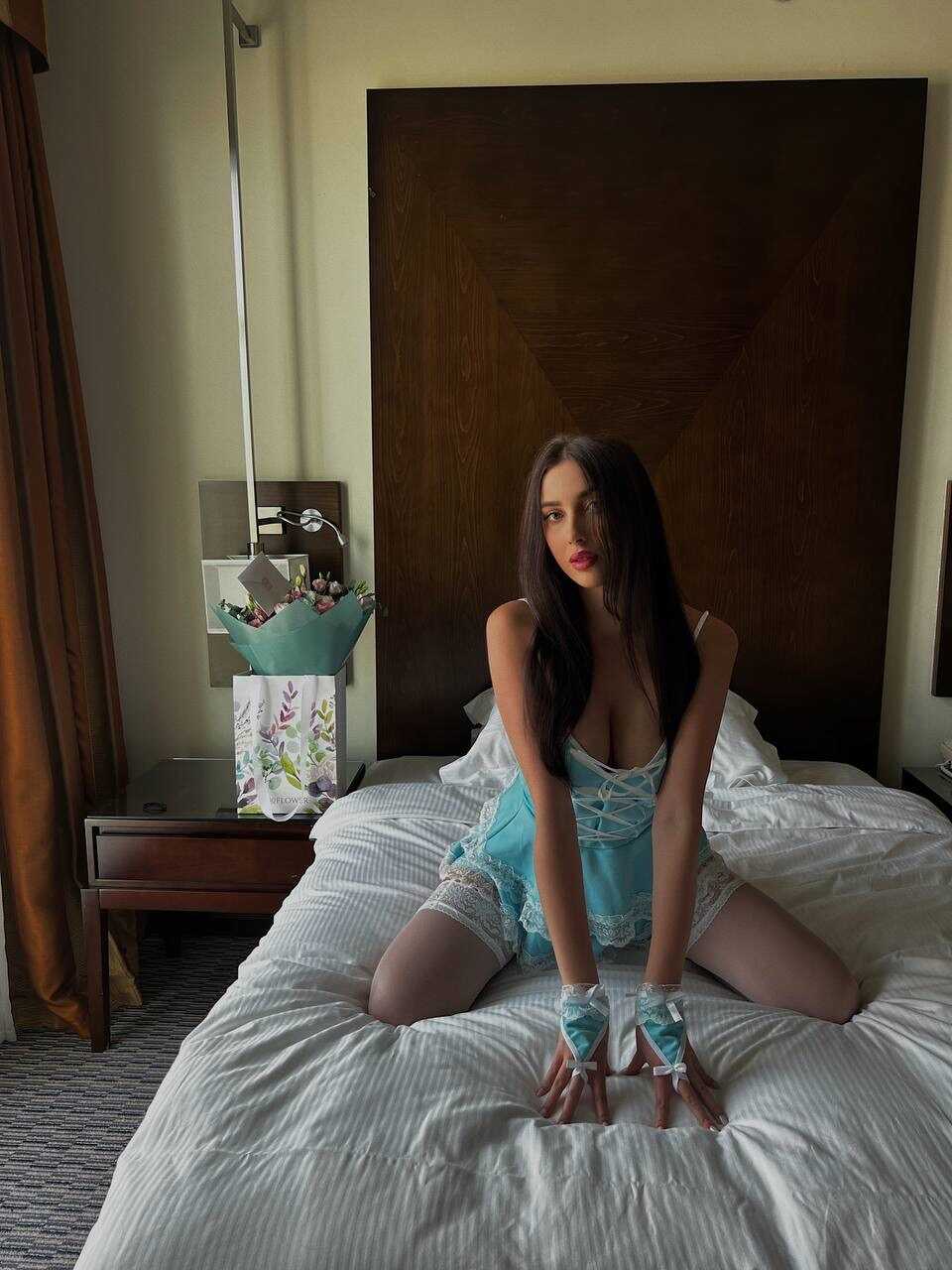 Katiiia's Hot Nightgown & Stocking Selfies Reveal Her Glamorous Perfect Boobs and Ass! - 