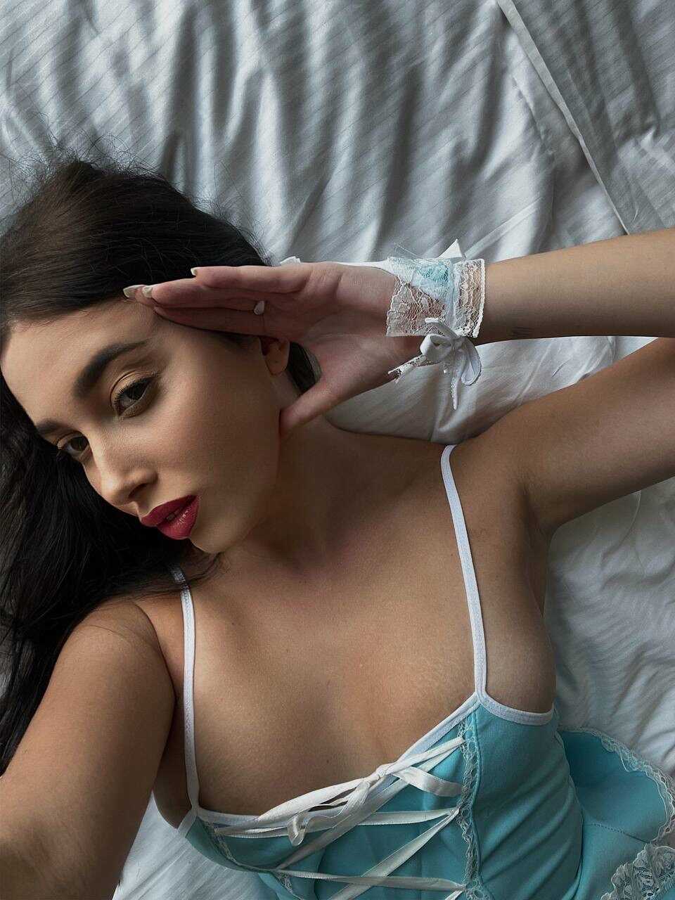 Katiiia's Hot Nightgown & Stocking Selfies Reveal Her Glamorous Perfect Boobs and Ass! - 