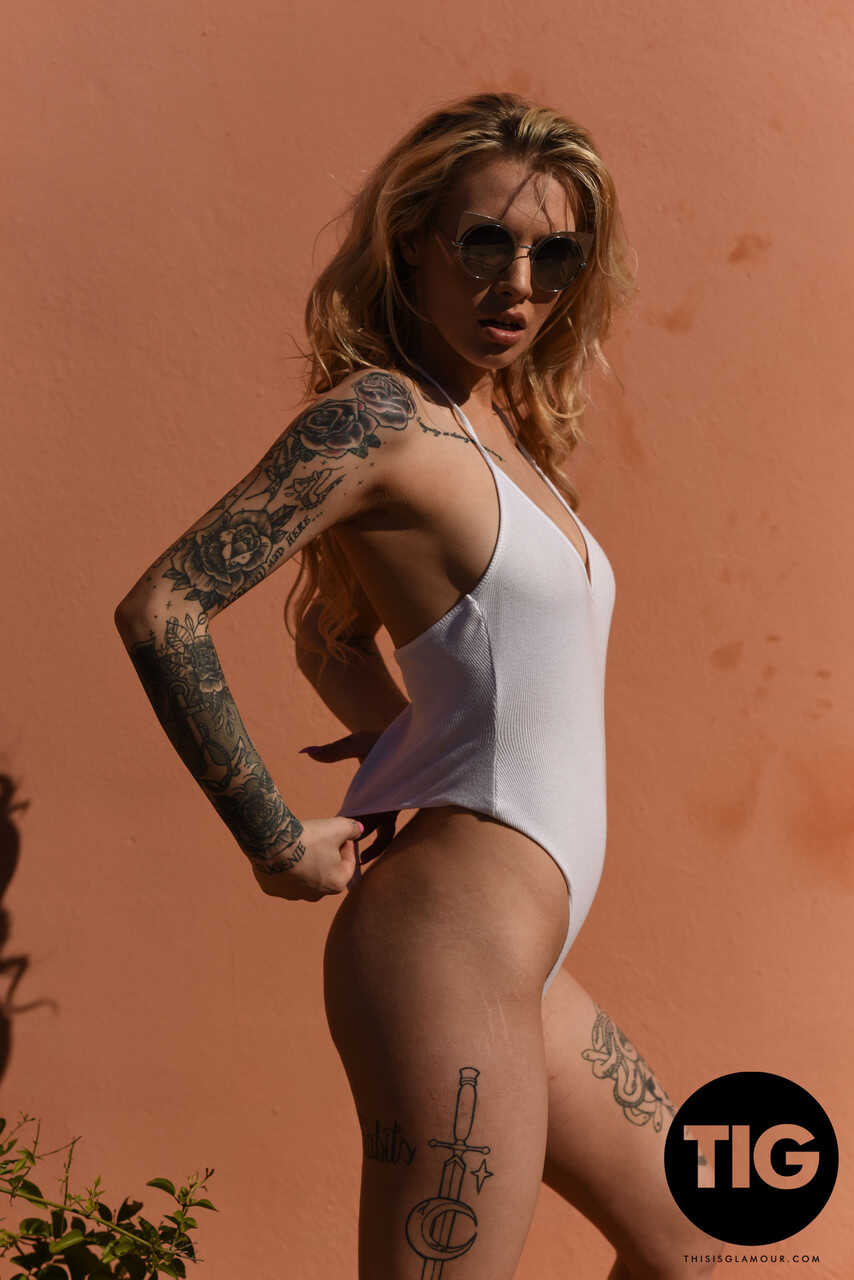 Saskia Valentine Glamorous Slut Sheds Her Hot Swimsuit And Exposes Her Boobs For Your Pleasure - Saskia Valentine