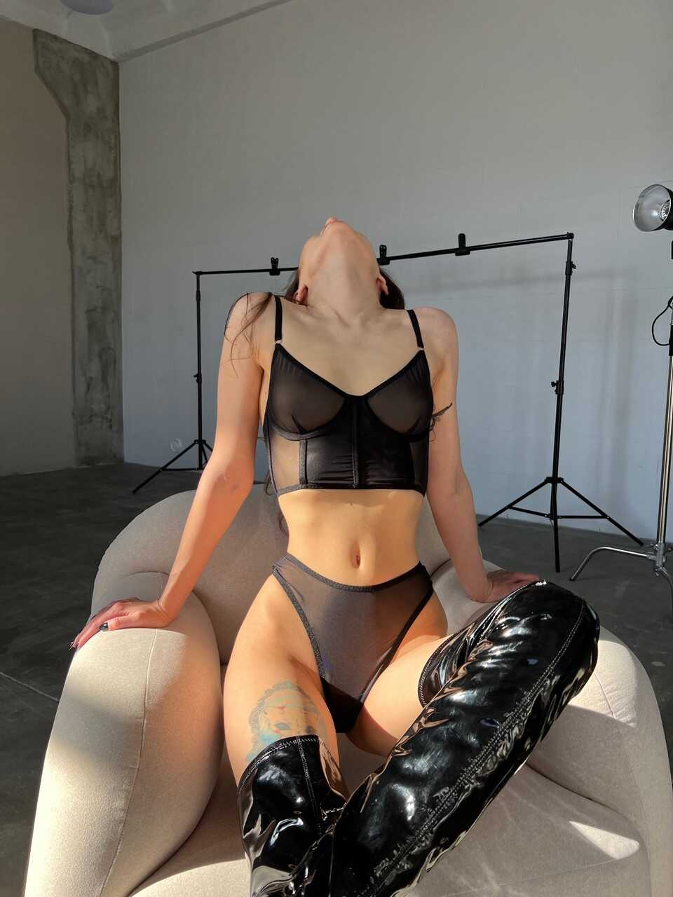 Bootylicious Babe in Lingerie Strips Down for Her OnlyFans Fans - 