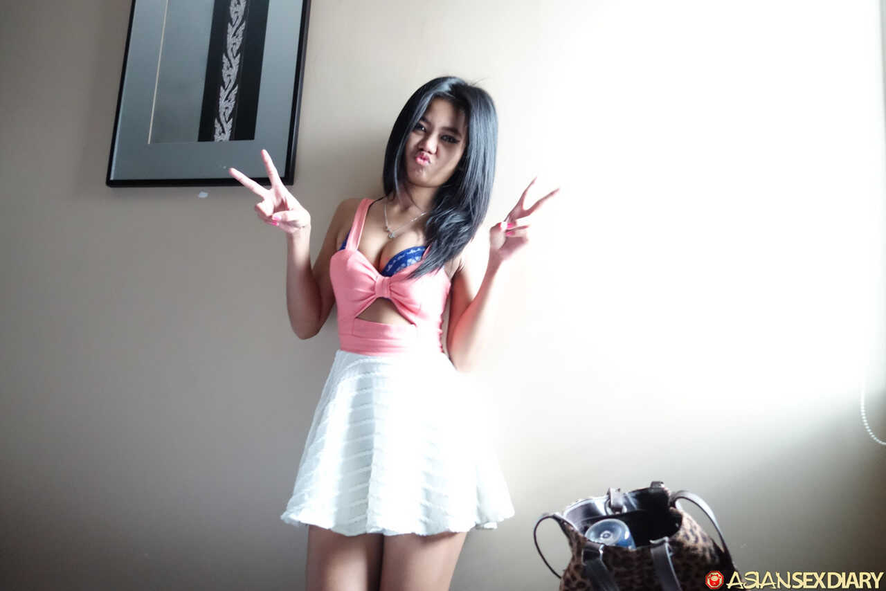 Pretty petite Jubjang babe loves POV doggystyle with a hairy man's huge pussy - Jubjang