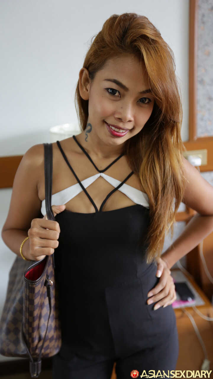 Oay C's Horny POV Action with Her Tiny Asian Body Exposed - Oay C