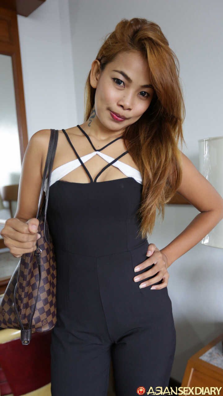 Oay C's Horny POV Action with Her Tiny Asian Body Exposed - Oay C