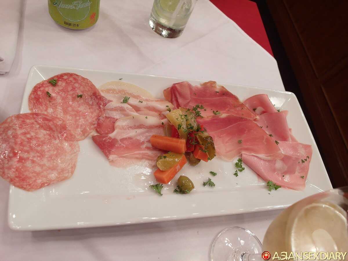 Bee's Kinky Thai Pussy Gets Filled by an Italian Stallion After a Boozy Dinner Date with her Asian Amateur Friend - Bee