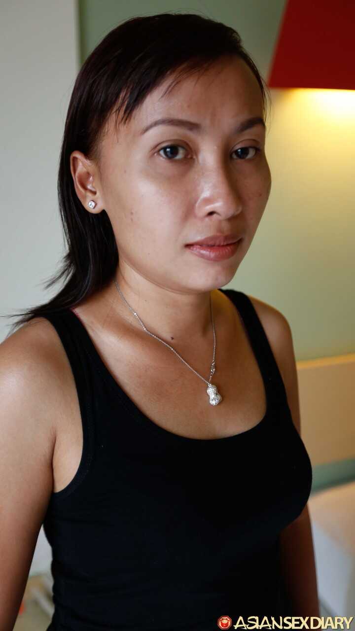 Idayu's Casting Cream Pie Adventure A Tiny Asian MILF Gets Boned and Creampied by a Horny Young Guy - Idayu