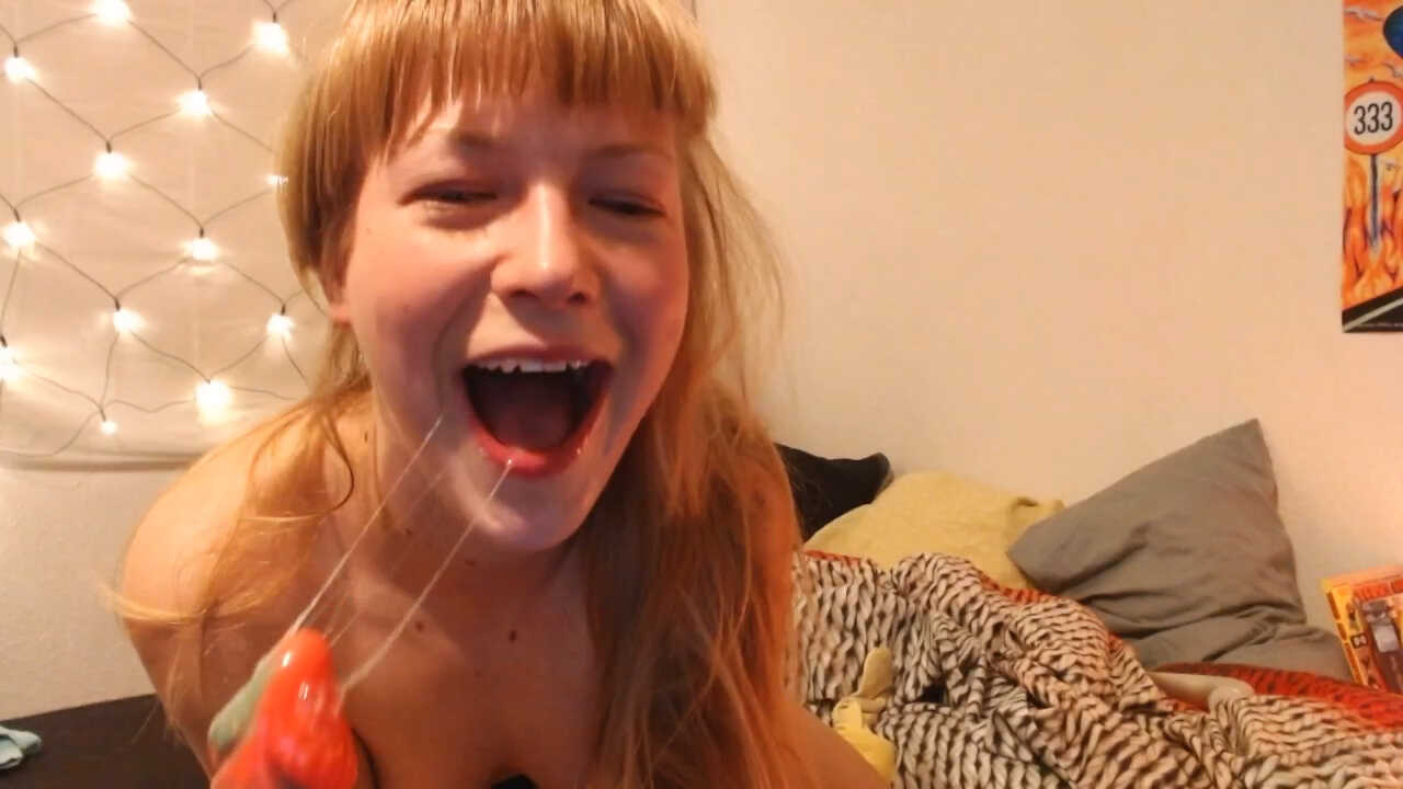 Amateur Busty Blonde Shows Off Her Big Booty And Masturbates With A Vibrating Dildo - 