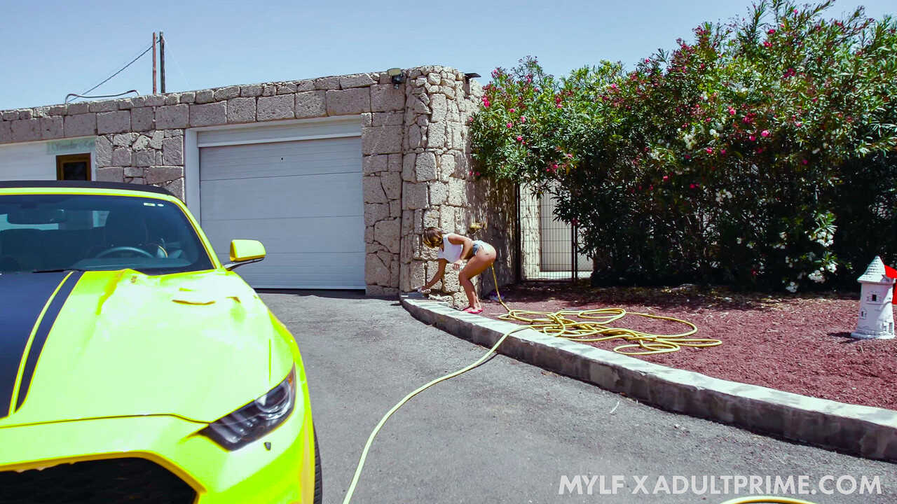Mom Next Door Turns into Naughty Neighbor Alexis Cherry's Carwash Cunnilingus and Deepthroating Adventure - Alexis Ch...