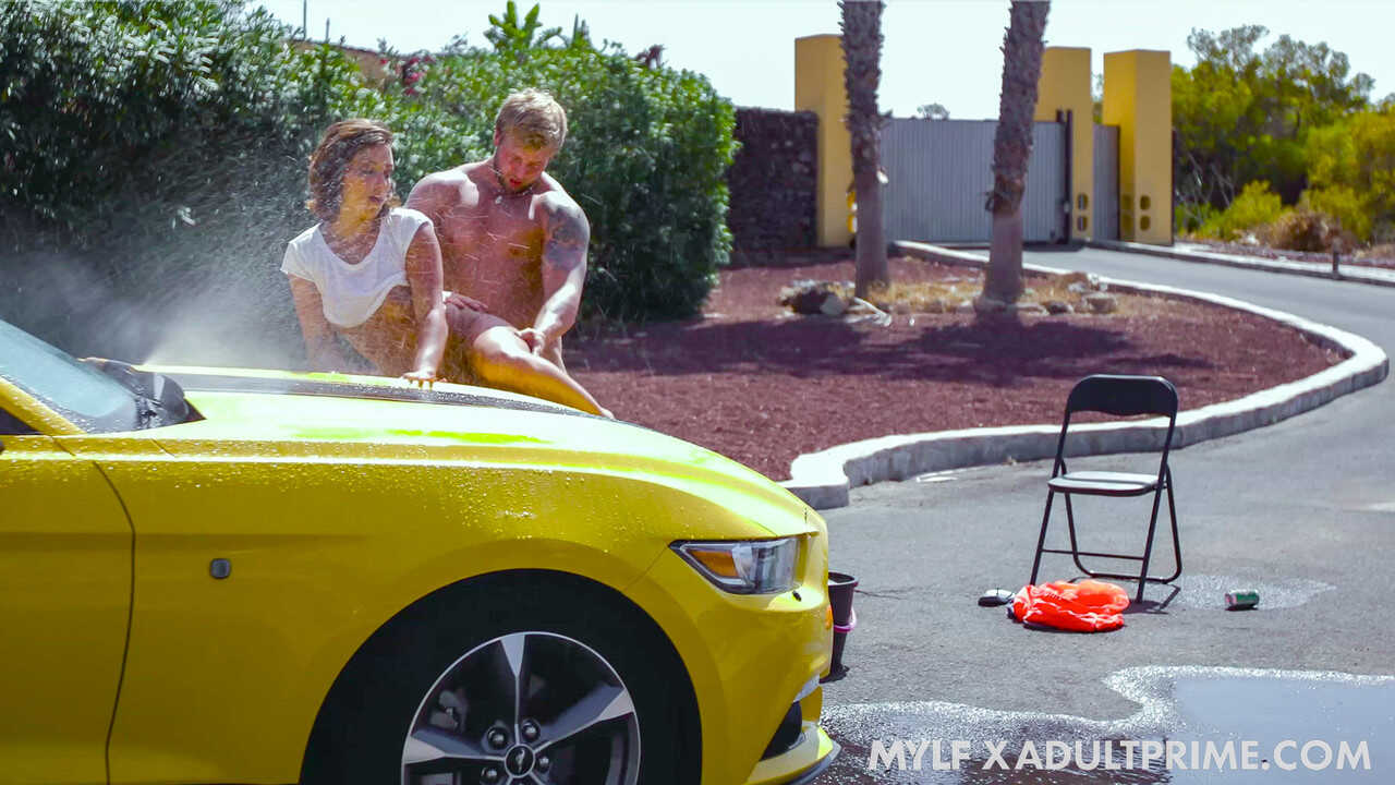 Mom Next Door Turns into Naughty Neighbor Alexis Cherry's Carwash Cunnilingus and Deepthroating Adventure - Alexis Ch...