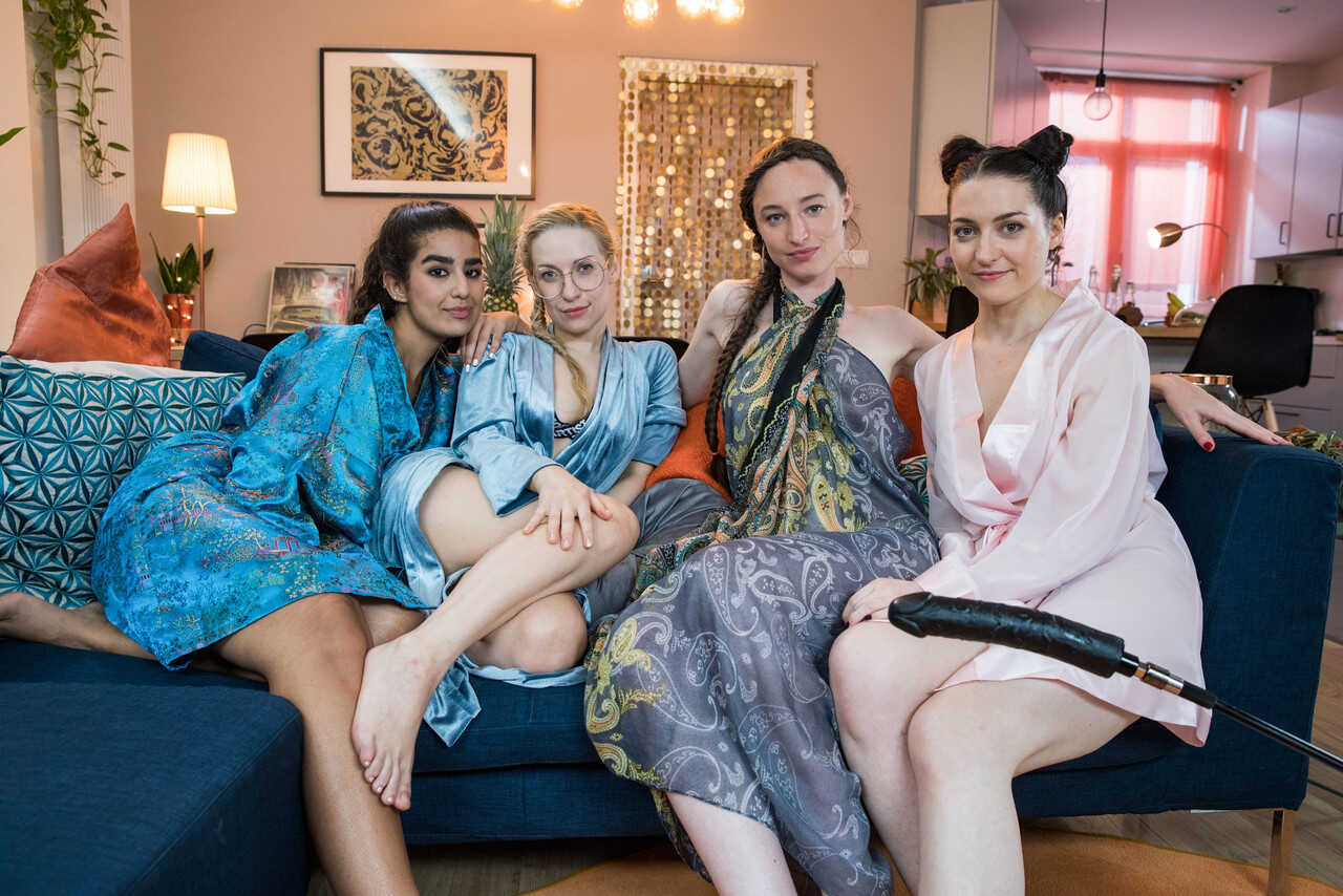 Wild Group Sex: Luna and Nat's All-Girl Adventure with Pussy Licking and Dildo Sharing - Luna Silver, Nat Portnoy