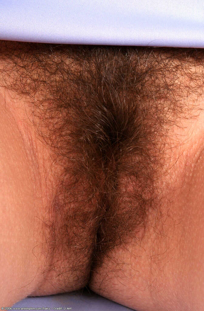 Hairy Yolly's Amateur Natural Pussy