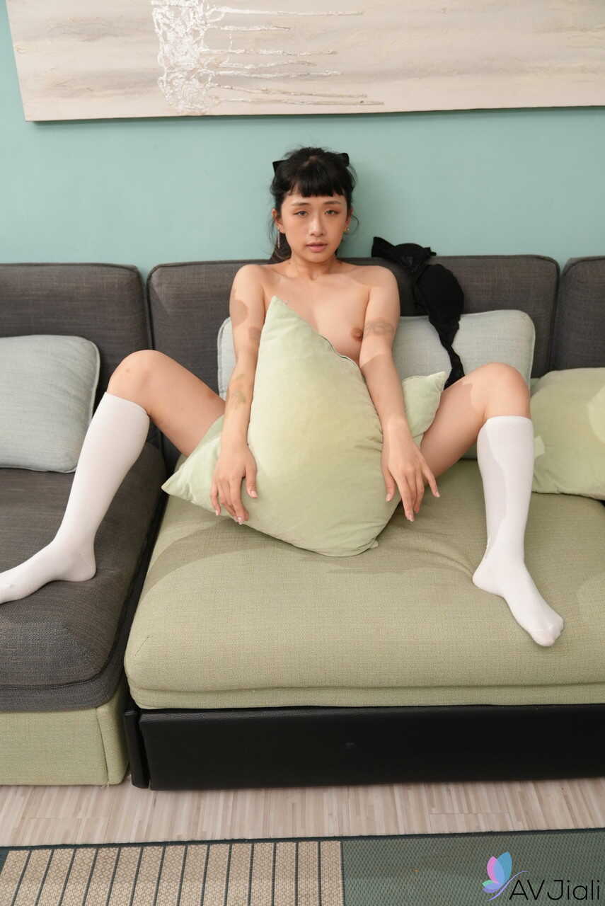 Chinese Beauty Han Yan Gets Deeper Than Ever Before: A Couch Fucking Experience Like No Other! - Han Yan