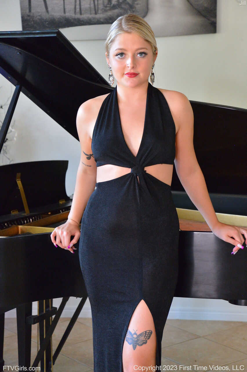 Blonde Jill's White Piano Solo: The Sexy Vintage Pussy Experience with Jill Taylor - Jill Taylor