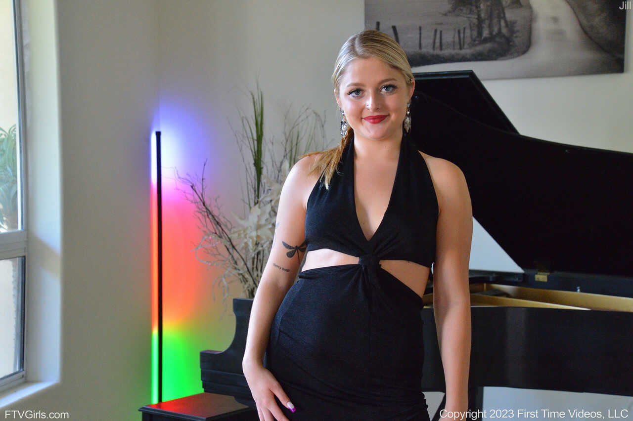 Blonde Jill's White Piano Solo: The Sexy Vintage Pussy Experience with Jill Taylor - Jill Taylor