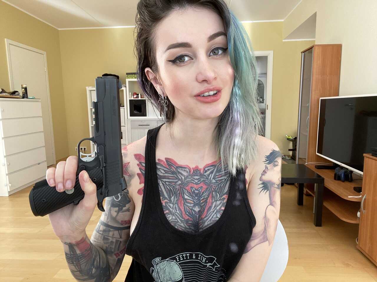 Tatted and Tight: The Perfect Booty of a Beautiful OnlyFans Model - 