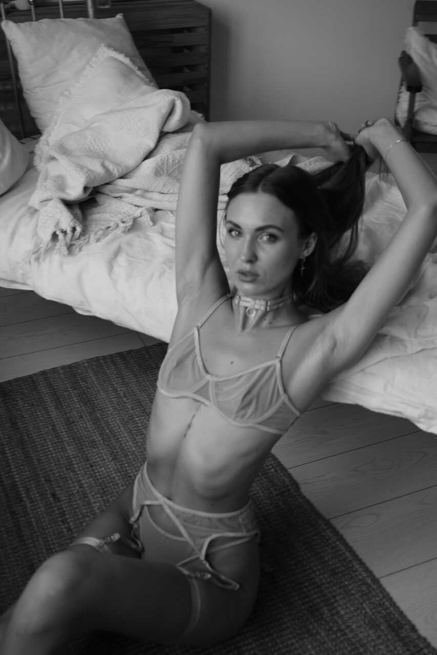 Glamorous OnlyFans Doll Mencia Francis Takes You Into Her Bedroom for a Private Lingerie Show! - 