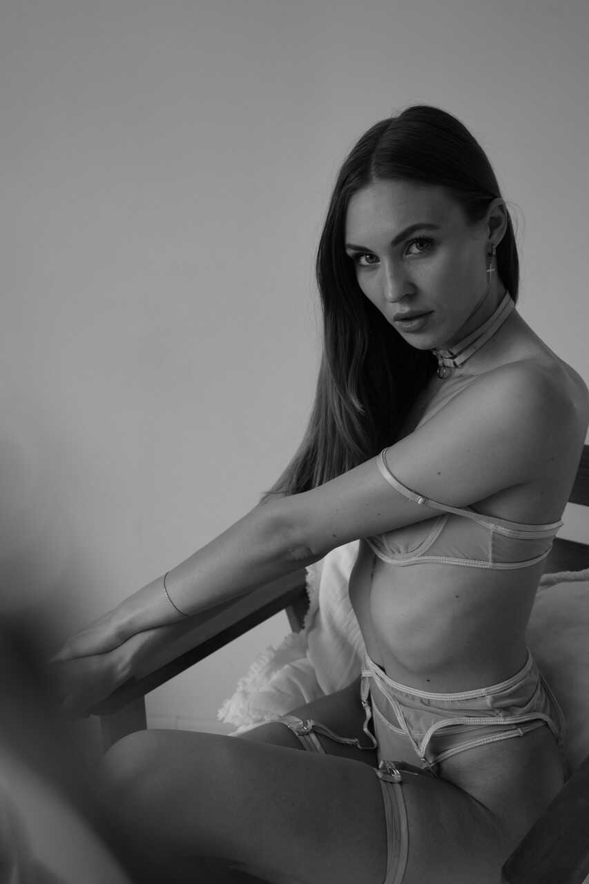 Glamorous OnlyFans Doll Mencia Francis Takes You Into Her Bedroom for a Private Lingerie Show! - 