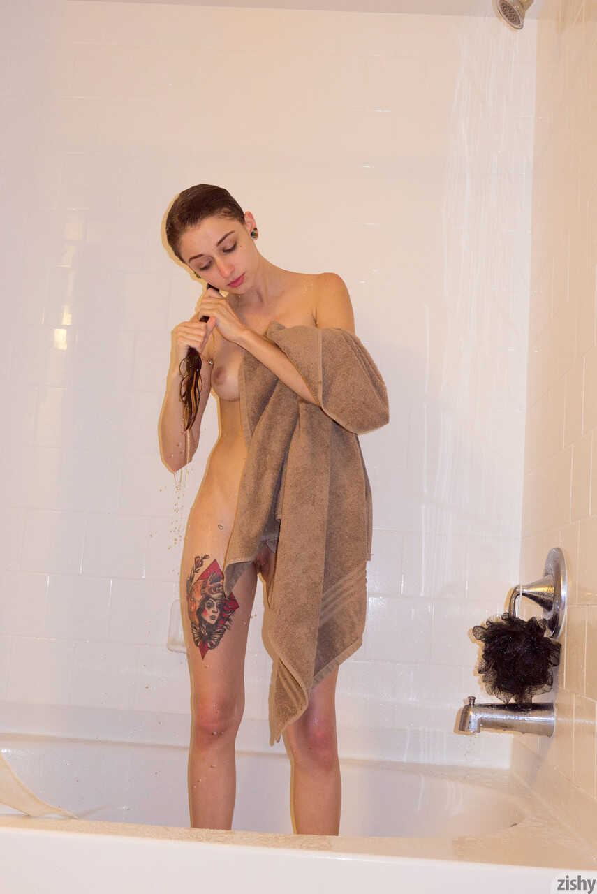 Willow Hayes gets naughty in the shower after posing in sexy lingerie - Willow Hayes