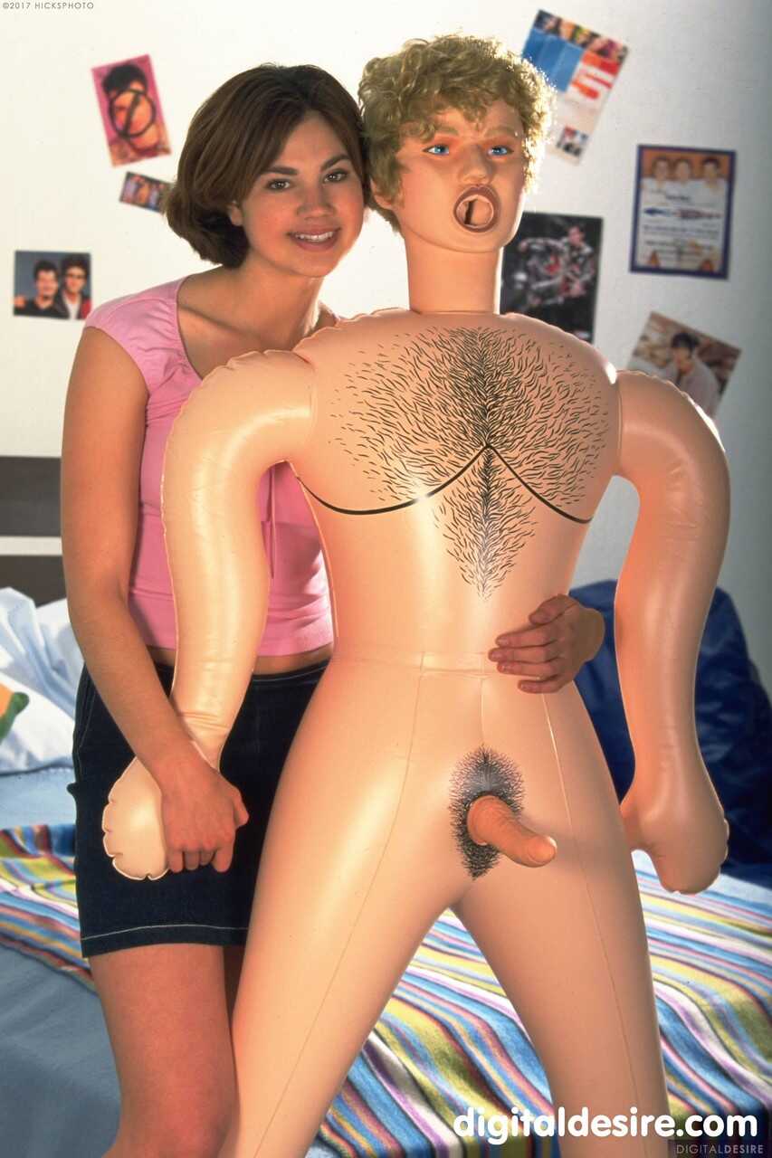 Naughty babe Wendy James enjoys wild hardcore sex with a hung sex doll in retro vintage style - Wendy James