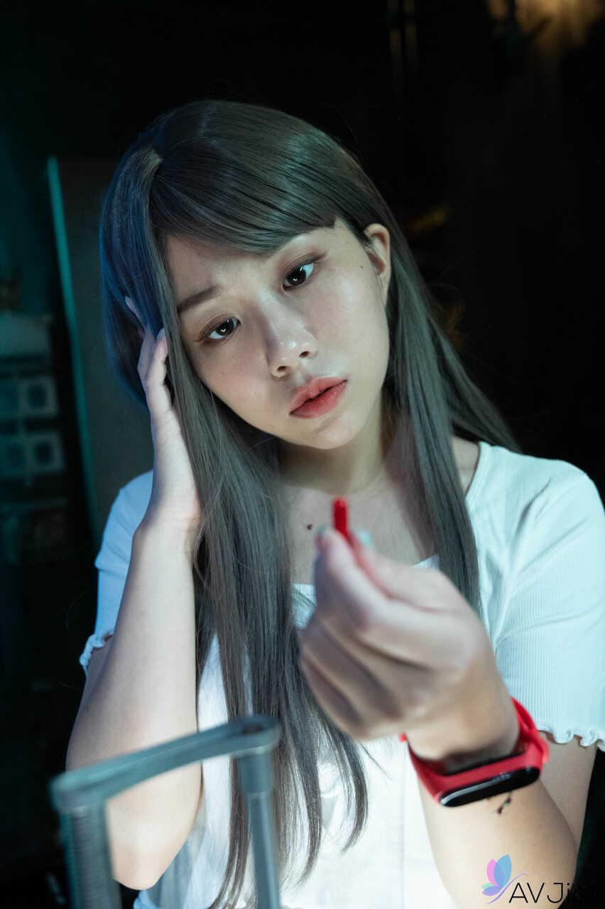 Chinese Beauty Jiu Jiu Cums after a Sensual Massage with her Thai Friends - Jiu Jiu