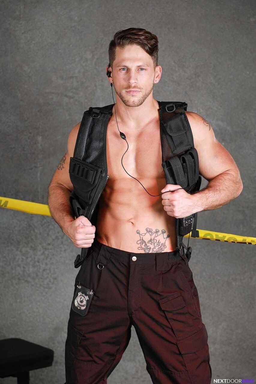 Carter DelRey's Tight Bottom Deserves a Good Pounding from Officer Roman Todd - 