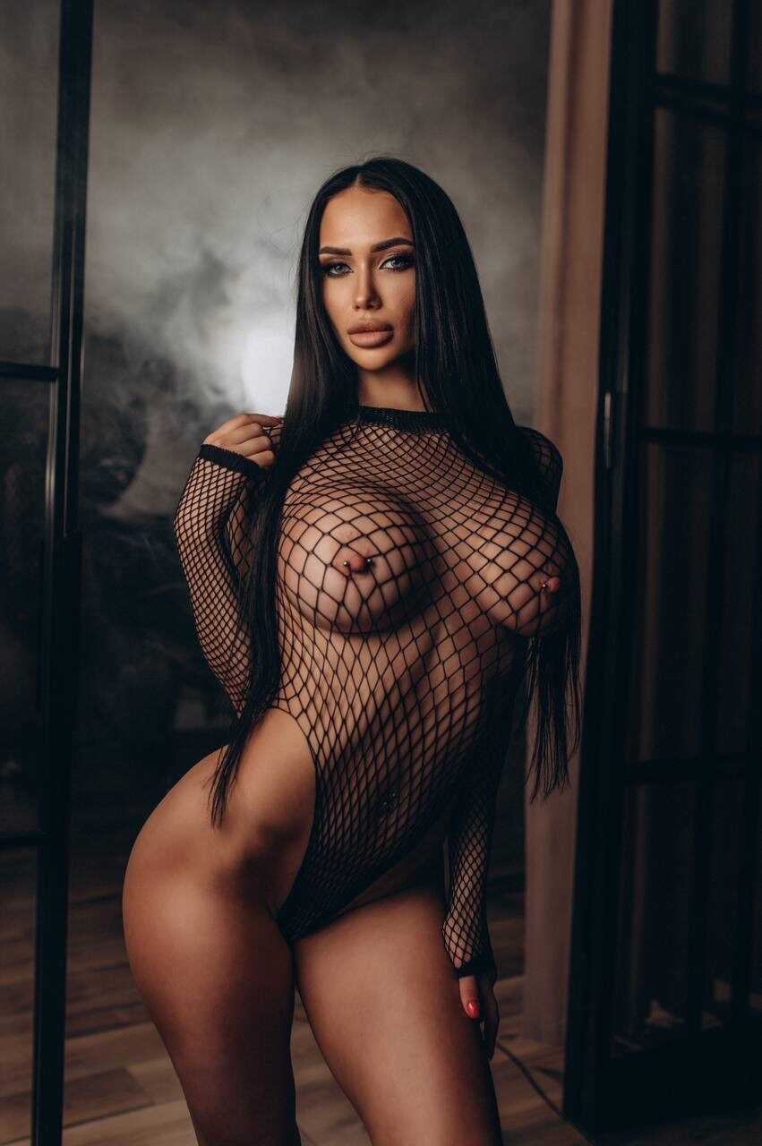 Curvy OnlyFans model Gymnast Alina bends over to show off her round booty and perky breasts! - 