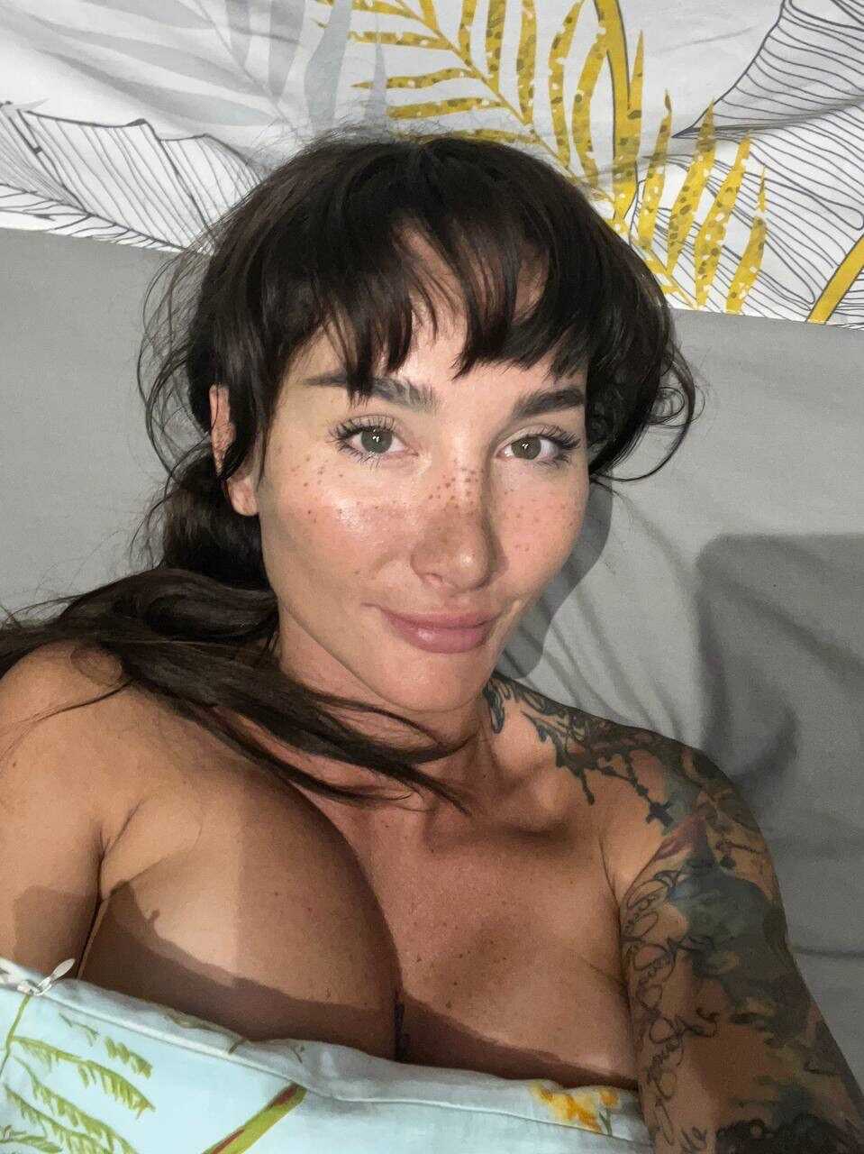 Angelic Selfies: The OnlyFan's Amateur Beauty Taking Sexy Self-Portraits - 