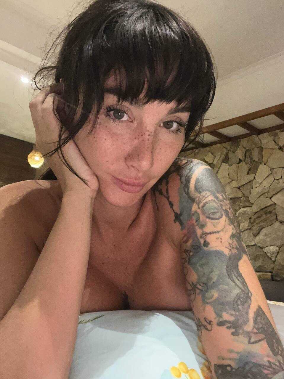 Angelic Selfies: The OnlyFan's Amateur Beauty Taking Sexy Self-Portraits - 