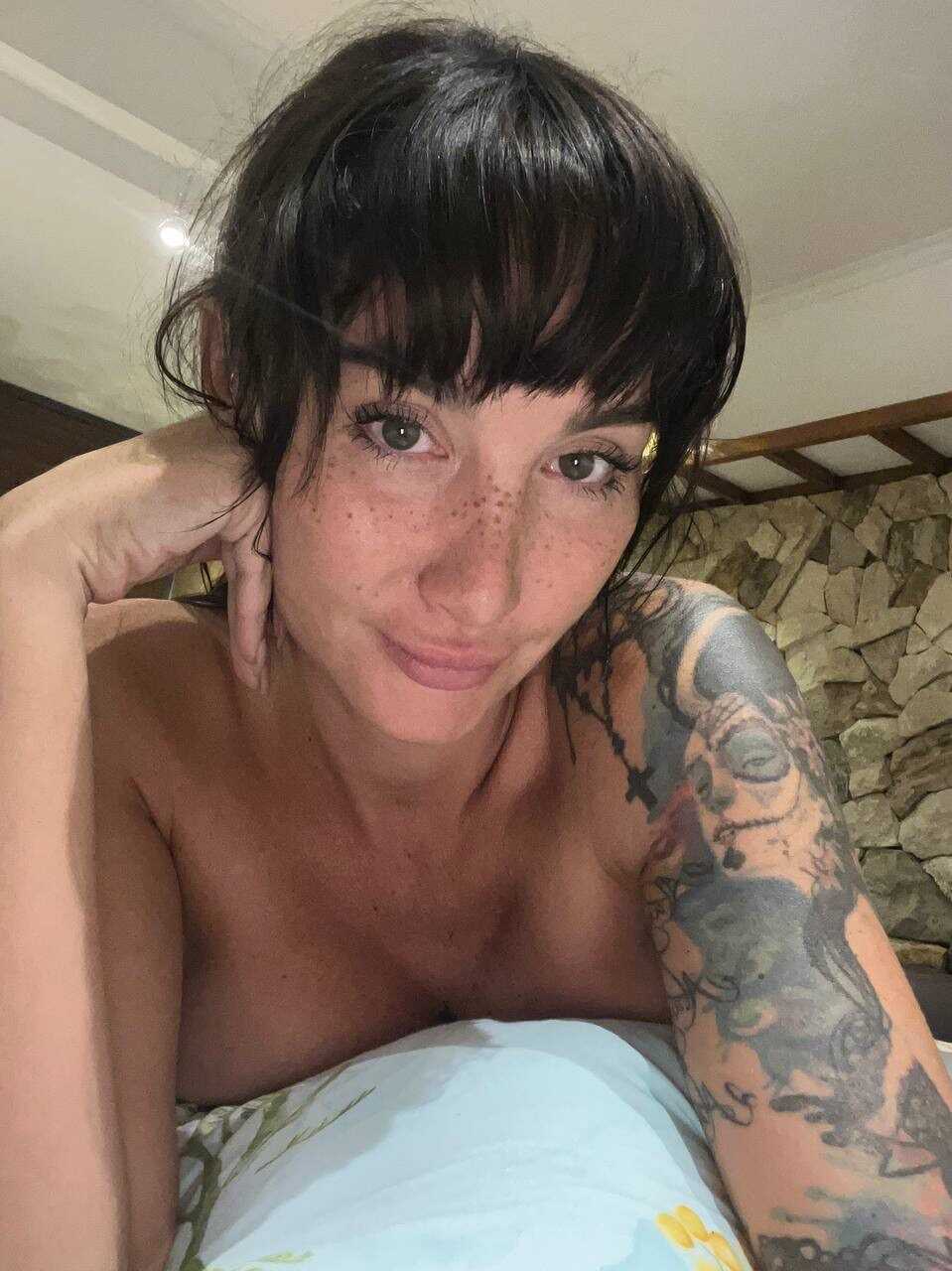Angelic Selfies: The OnlyFan's Amateur Beauty Taking Sexy Self-Portraits - 