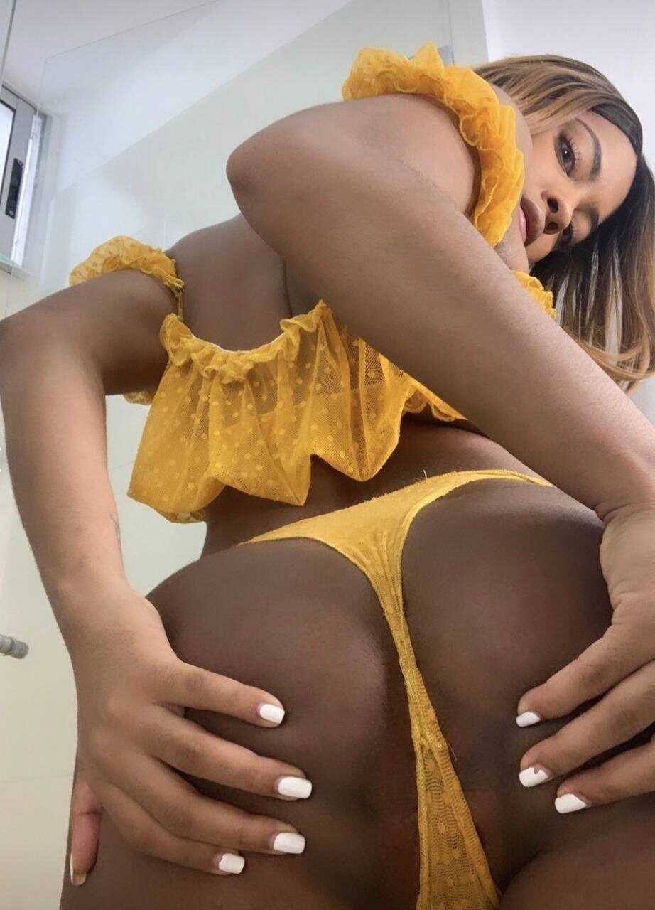 Black Love: The Sultry Solo of a Sexy Amateur with a Shiny Round Bum and Thigh Gap - 