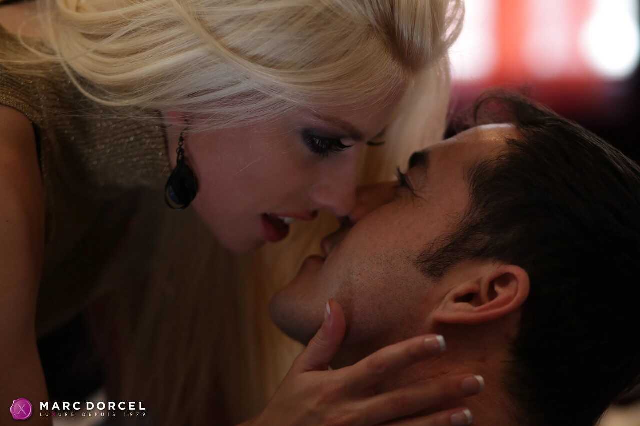 Blonde Bombshell Jessie Volt Takes Two Big White Dicks at Once - Jessie Volt