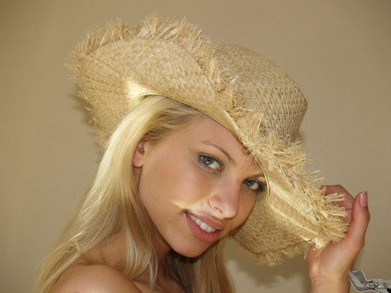 Naked babe shows off her big booty and spreads her tight butthole up close Evi B's anal masturbation solo show - Evi B