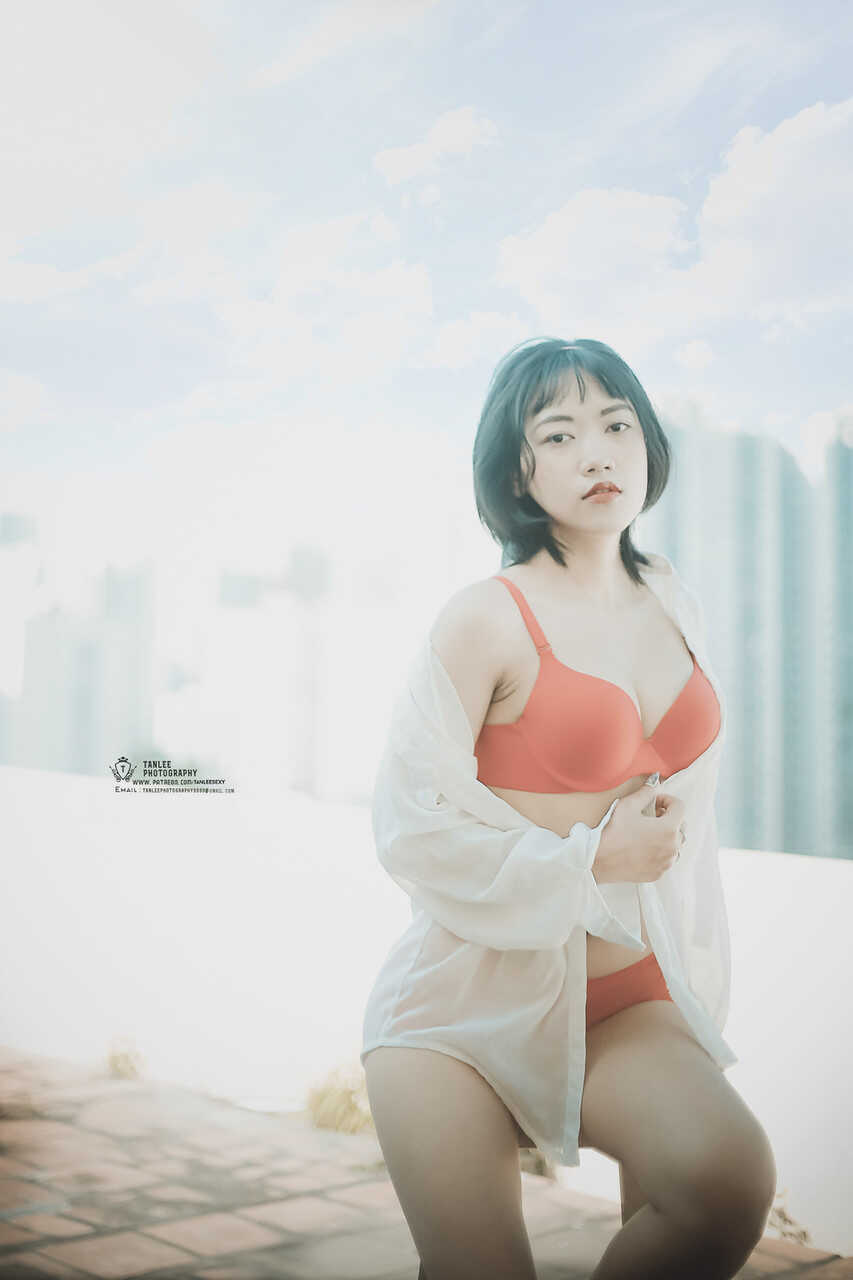 Hellen Truong's Public Lingerie Showcase: A Brunette Vietnamese Babe's Red Hot Display - 
