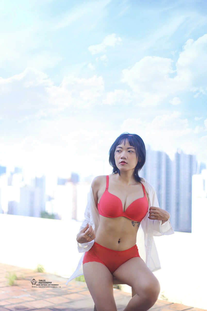 Hellen Truong's Public Lingerie Showcase: A Brunette Vietnamese Babe's Red Hot Display - 
