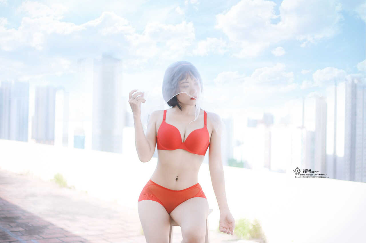 Hellen Truong's Public Lingerie Showcase: A Brunette Vietnamese Babe's Red Hot Display - 