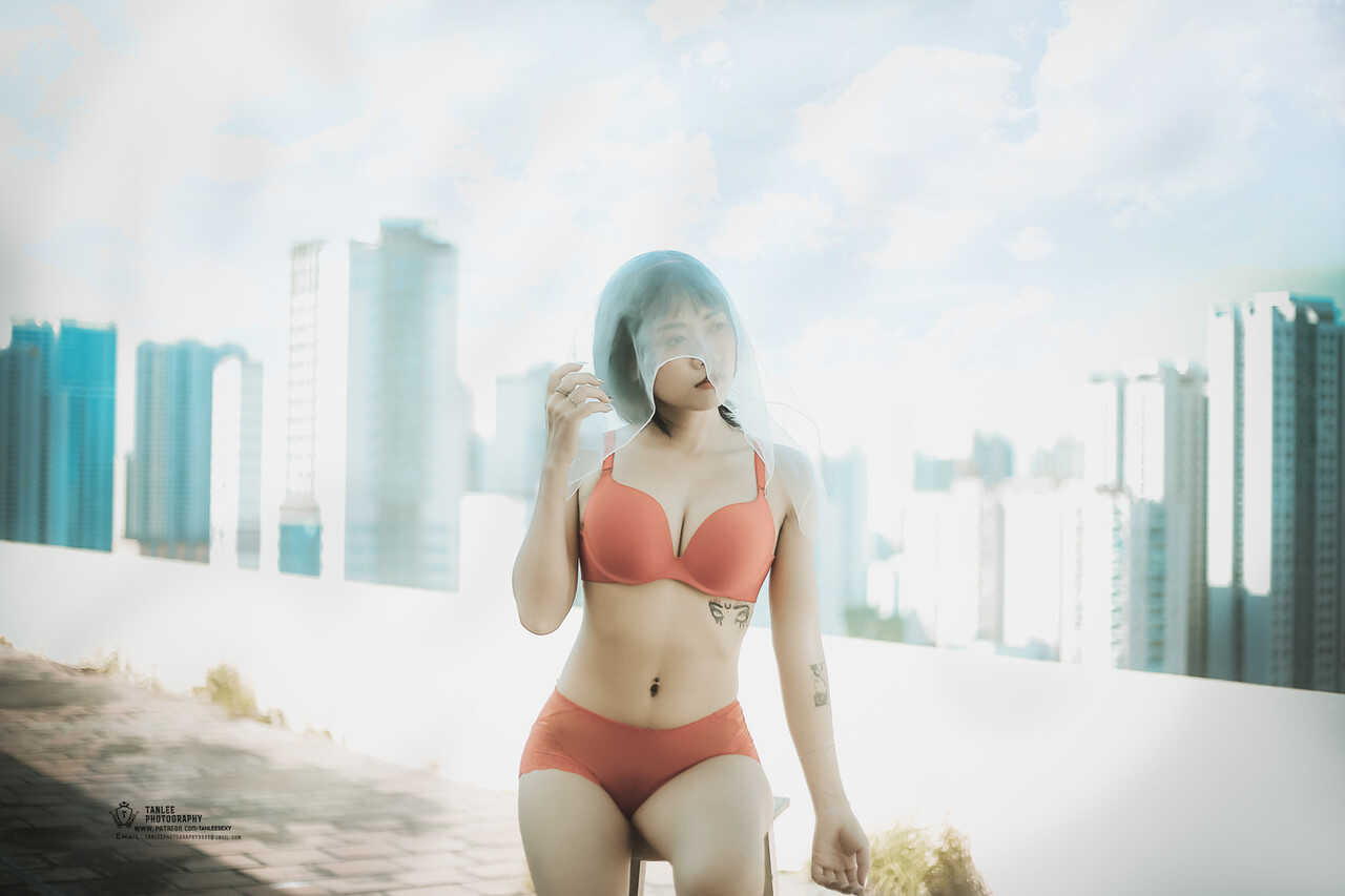 Hellen Truong's Public Lingerie Showcase: A Brunette Vietnamese Babe's Red Hot Display - 
