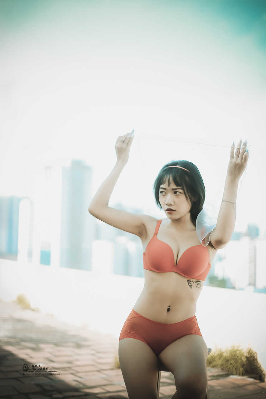 Hellen Truong's Public Lingerie Showcase: A Brunette Vietnamese Babe's Red Hot Display - 