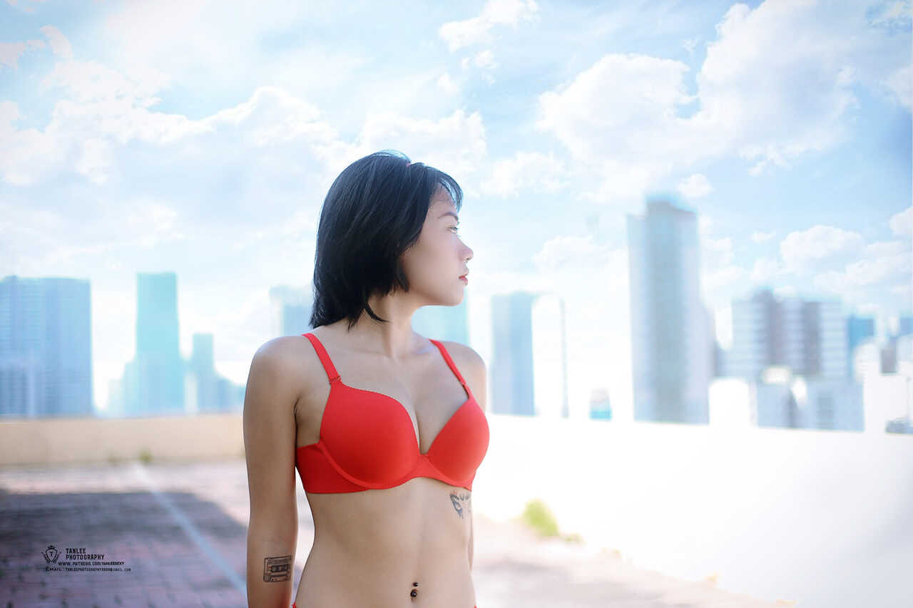 Hellen Truong's Public Lingerie Showcase: A Brunette Vietnamese Babe's Red Hot Display - 