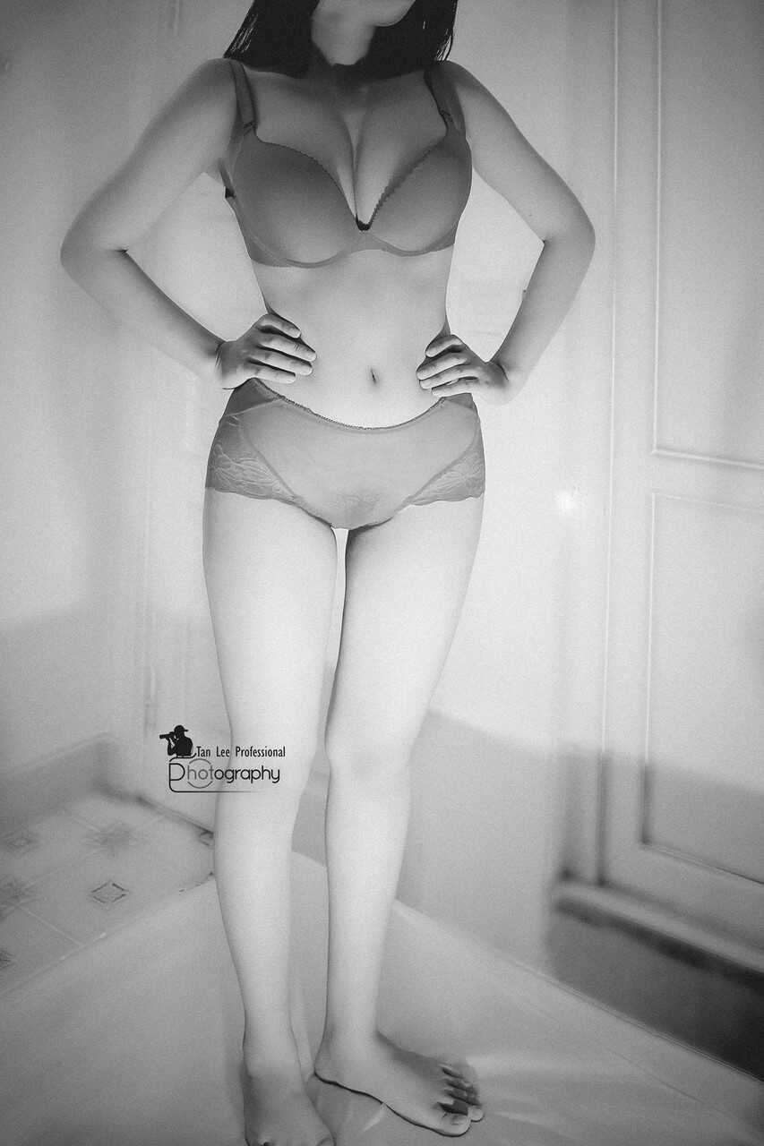Exotic Vietnamese Bombshell Flaunts Curvy Booty and Teases in Naughty Lingerie - 