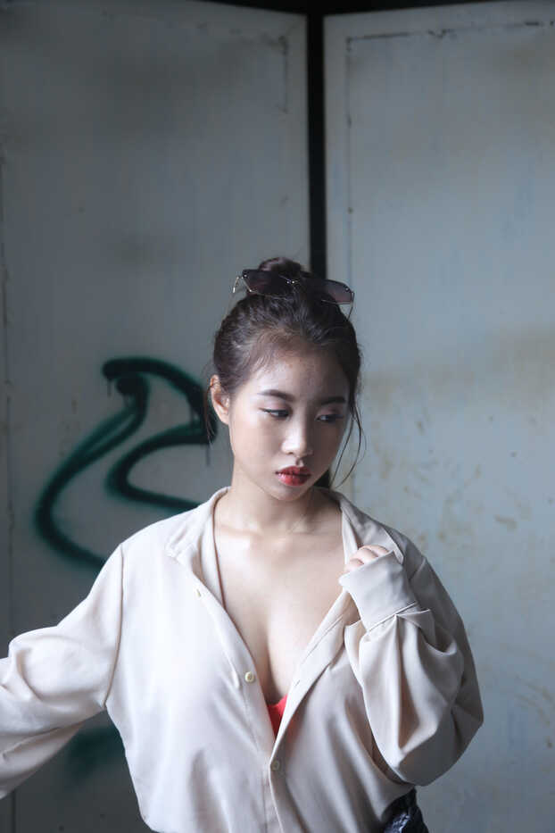 Curvaceous Asian Rosy modeling naked and dressed up at the casting