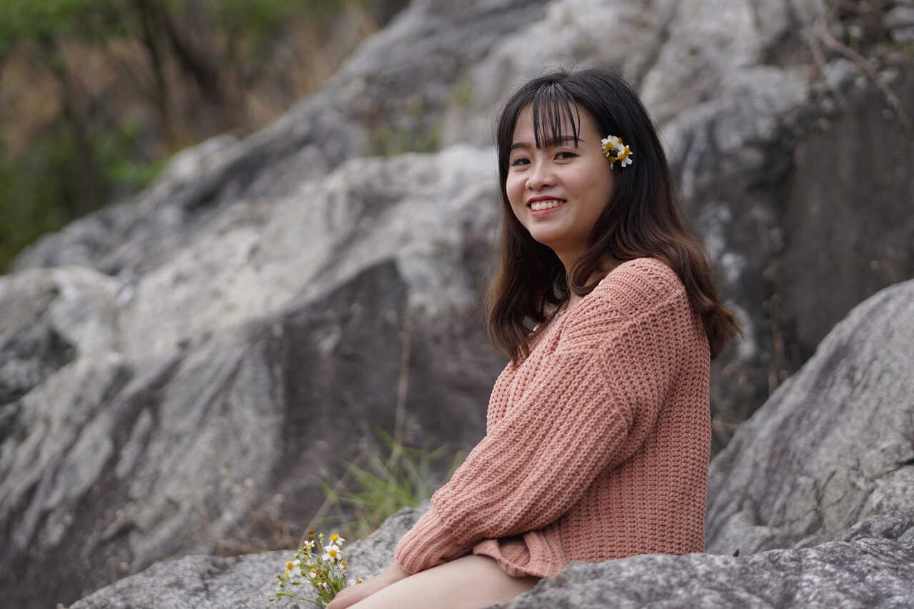Exotic Asian beauty struts in teeny denim shorts and comfy sweater, steaming up the streets! - 