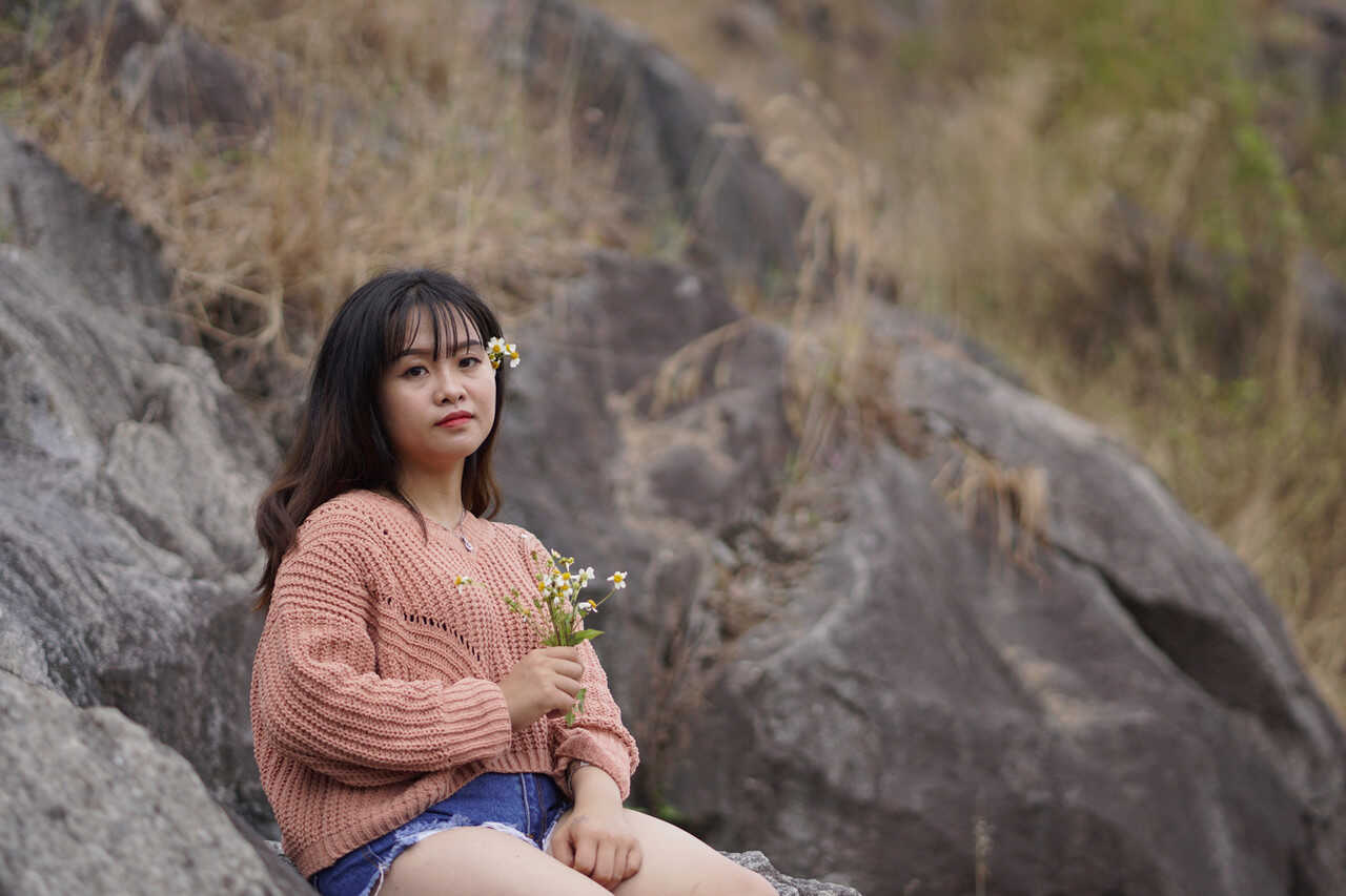 Exotic Asian beauty struts in teeny denim shorts and comfy sweater, steaming up the streets! - 