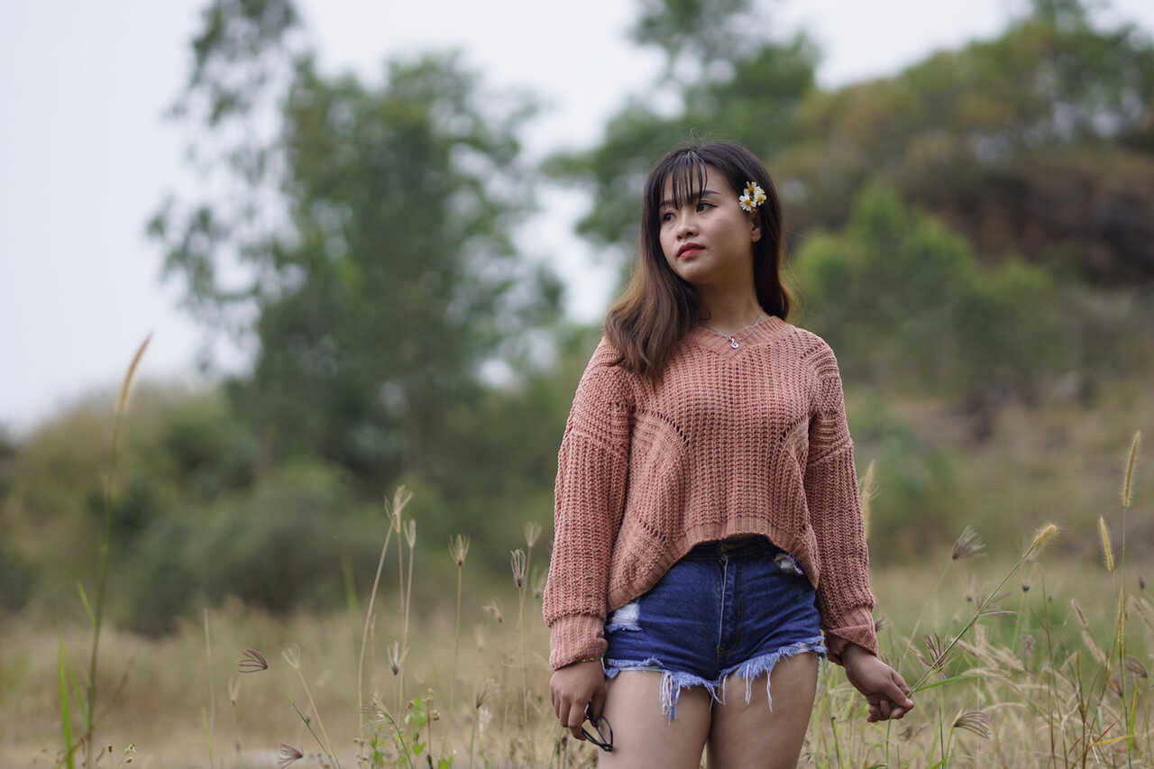 Exotic Asian beauty struts in teeny denim shorts and comfy sweater, steaming up the streets! - 