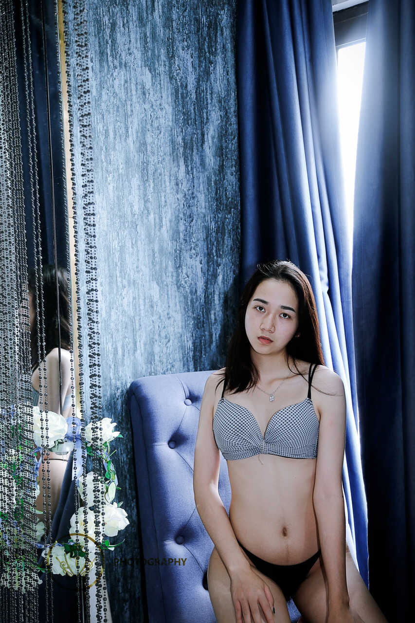 Anna Lee's Lacy Lingerie Tease