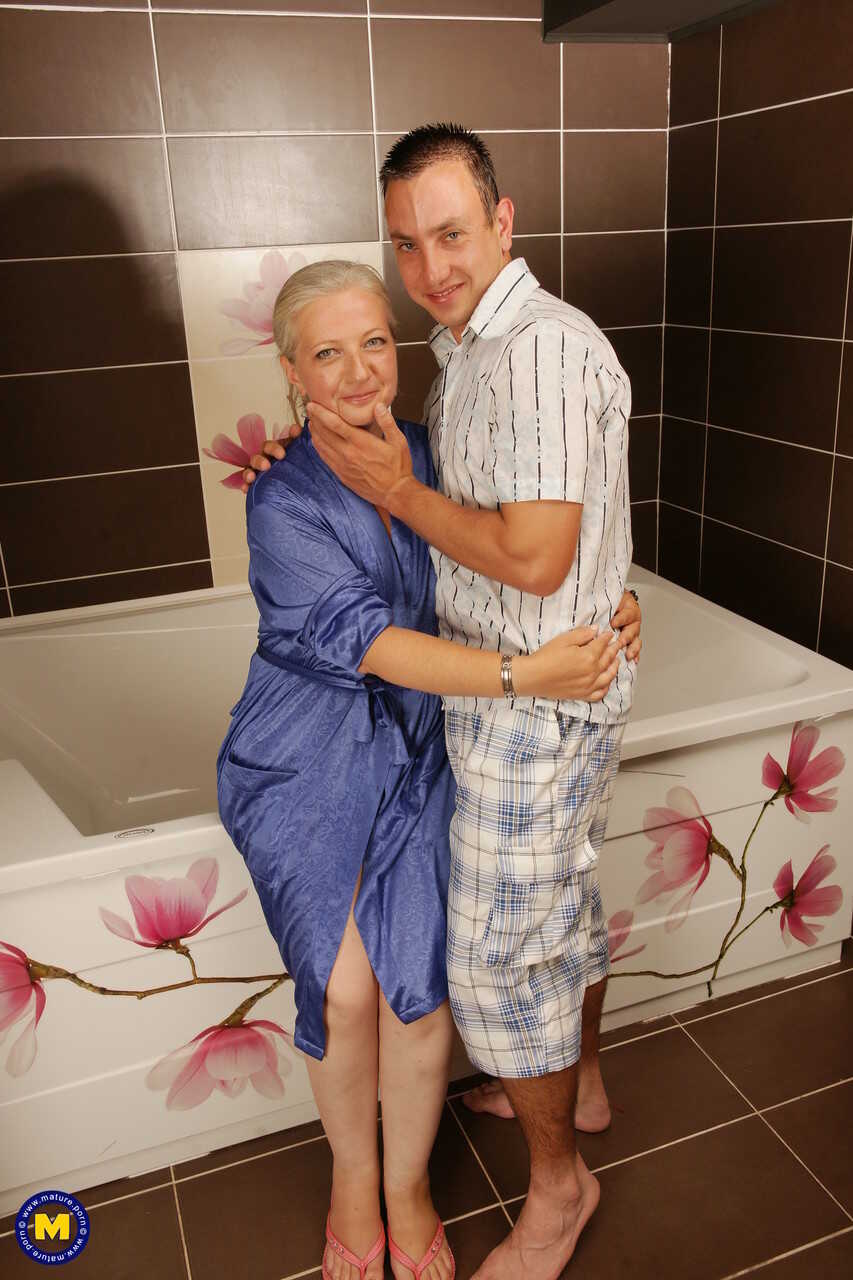 The Naughty Milf Malinda W Takes Her Young Lover's Cock in the Bathtub and Facials Him with Her Cum Amateur Mature Fu...