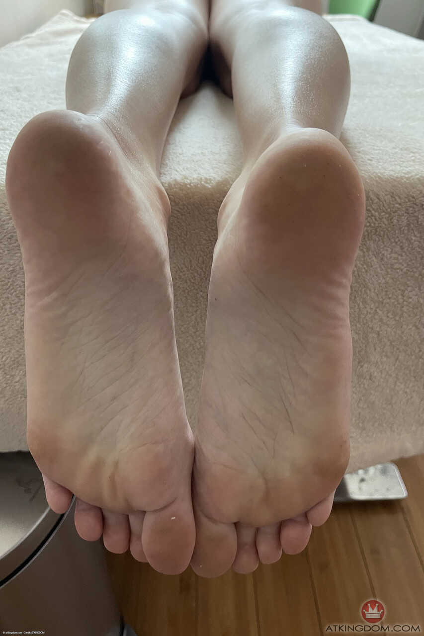 Brunette teen Stevie Moon rubs her sweet pussy and shows off her sexy feet - Stevie Moon