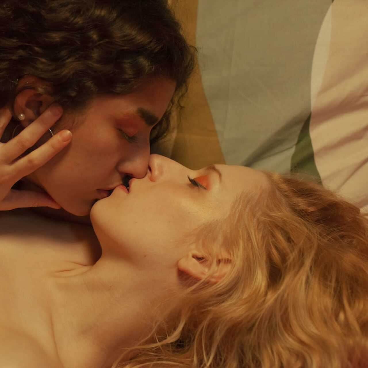 Lesbian Passion: Nat Portnoy and Luna Silver's Heated Kiss - Nat Portnoy, Luna Silver