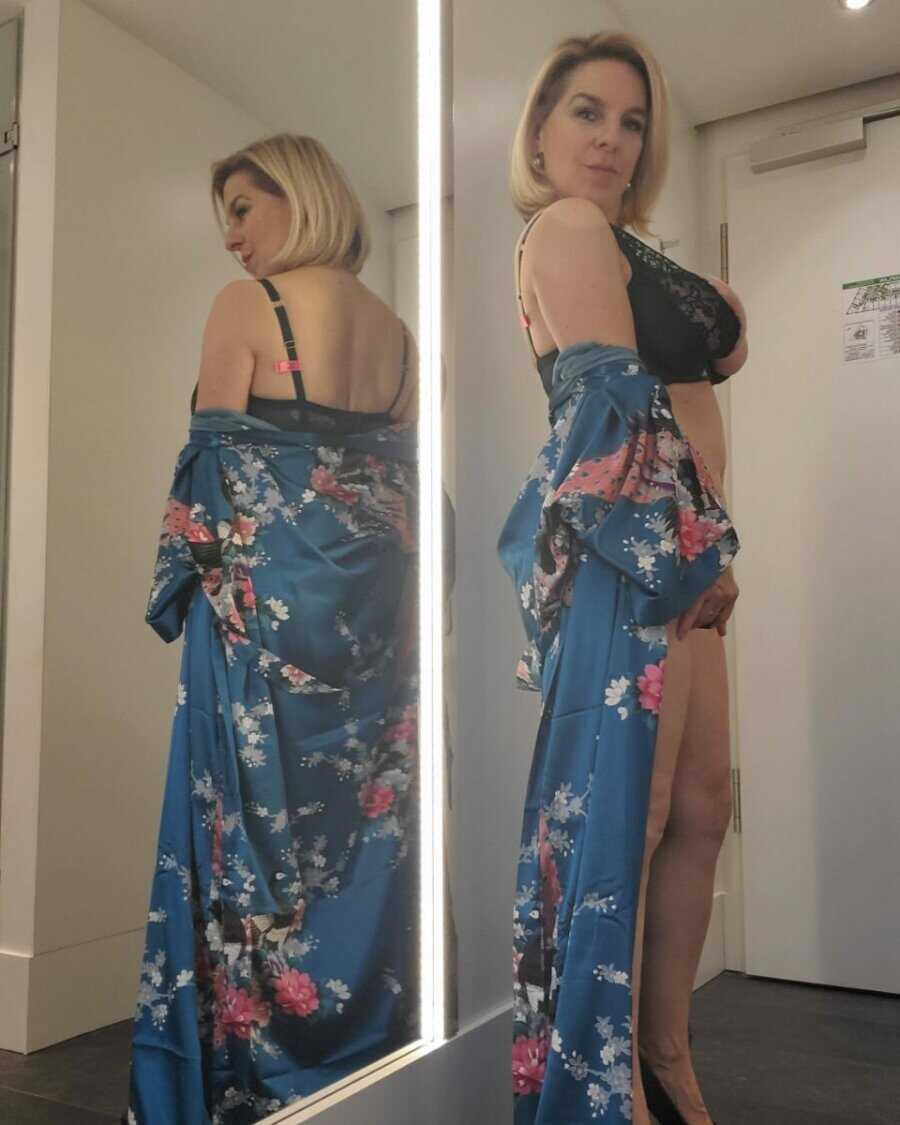 Lovely MILF Busty Short Hair Amateurs Display Their Asses - 