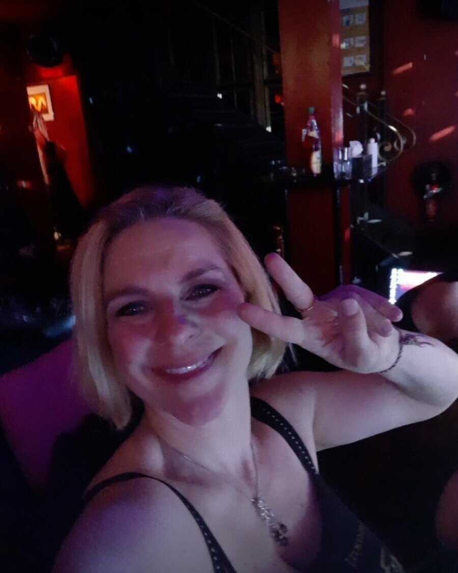 Blonde Amateur's Big Boobs Drop Out of Their Bra While Teasing With Huge Juggs In A Solo, And The MILF Can't Hel...